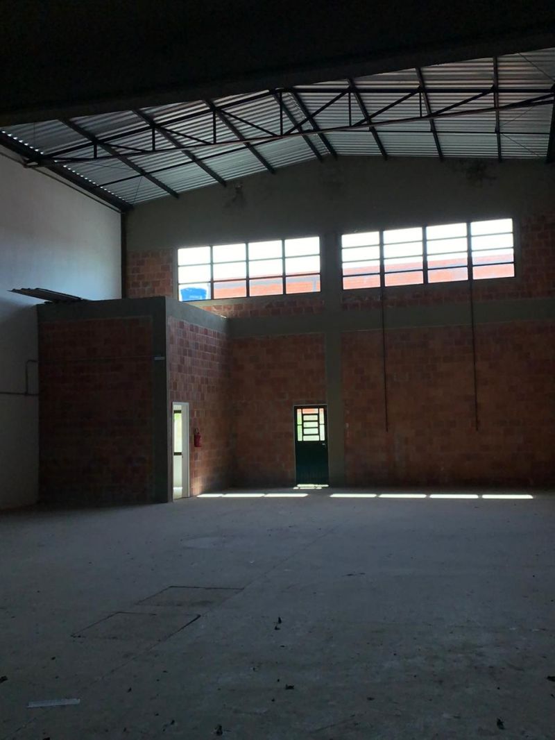 Depósito com 3 banheiros e 430m² para alugar no bairro Anchieta, Porto Alegre