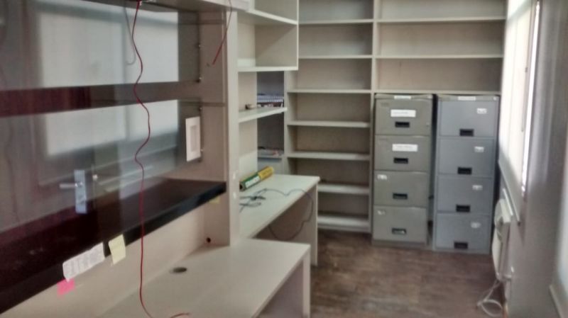 Sala com 2 banheiros e 77m² para alugar no bairro Centro Historico, Porto Alegre