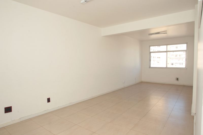 Conjunto com 1 banheiro e 44m² para alugar no bairro Centro Historico, Porto Alegre