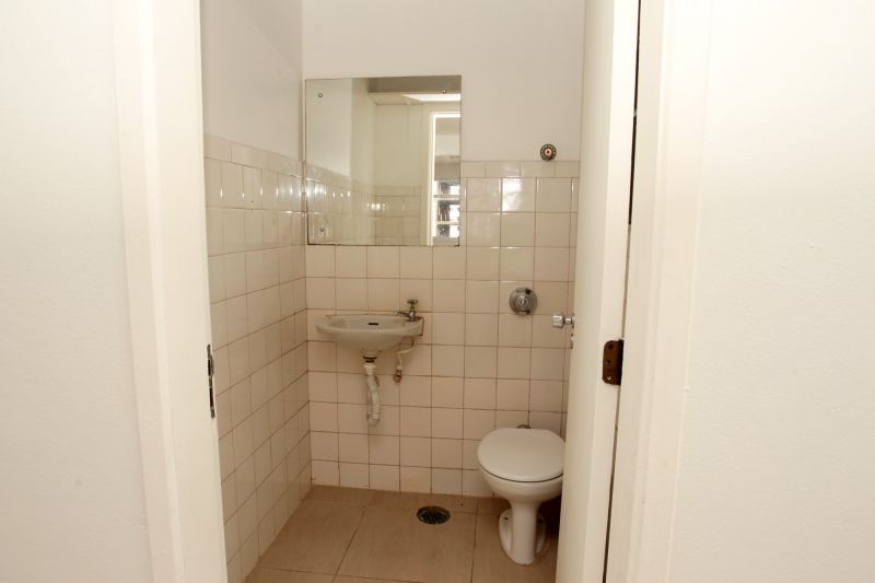 Conjunto com 1 banheiro e 44m² para alugar no bairro Centro Historico, Porto Alegre