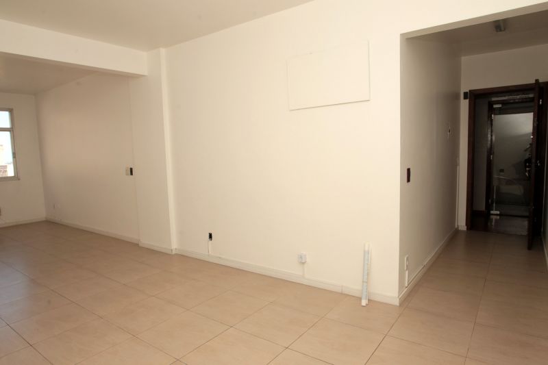 Conjunto com 1 banheiro e 44m² para alugar no bairro Centro Historico, Porto Alegre