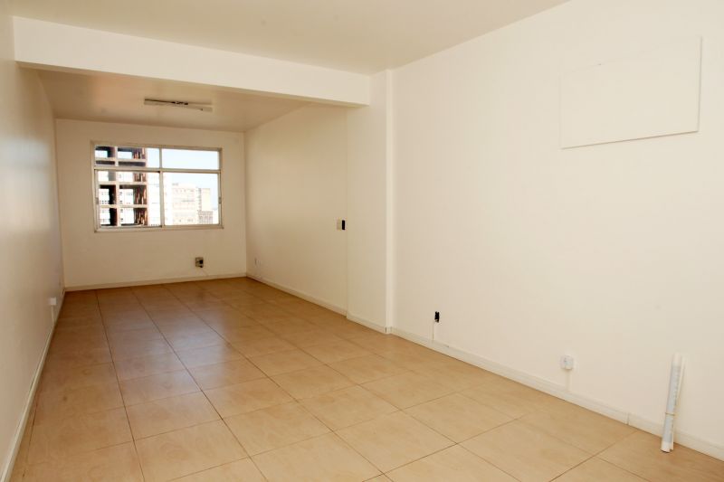 Conjunto com 1 banheiro e 44m² para alugar no bairro Centro Historico, Porto Alegre