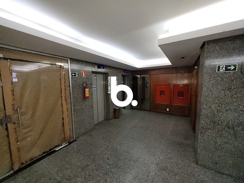 Conjunto com 2 banheiros e 300m² à venda no bairro Centro, Porto Alegre
