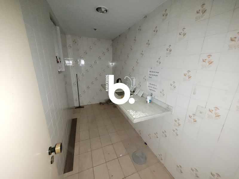 Conjunto com 2 banheiros e 300m² à venda no bairro Centro, Porto Alegre