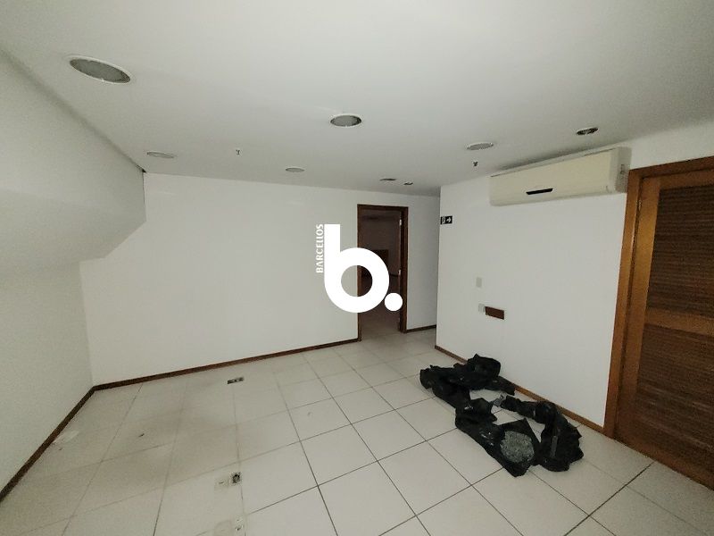 Conjunto com 2 banheiros e 300m² à venda no bairro Centro, Porto Alegre