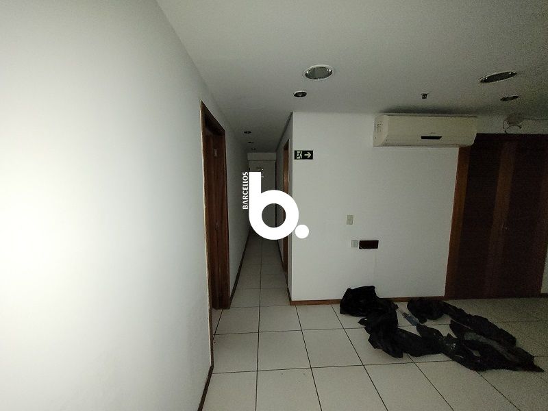 Conjunto com 2 banheiros e 300m² à venda no bairro Centro, Porto Alegre