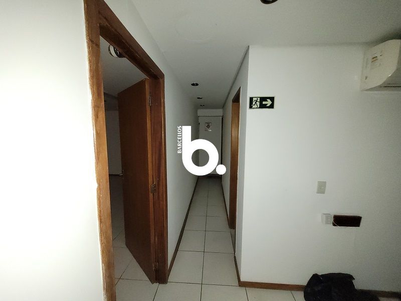 Conjunto com 2 banheiros e 300m² à venda no bairro Centro, Porto Alegre