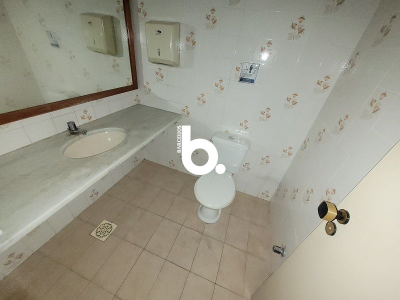 Conjunto com 2 banheiros e 300m² à venda no bairro Centro, Porto Alegre