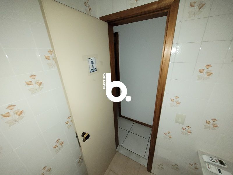 Conjunto com 2 banheiros e 300m² à venda no bairro Centro, Porto Alegre
