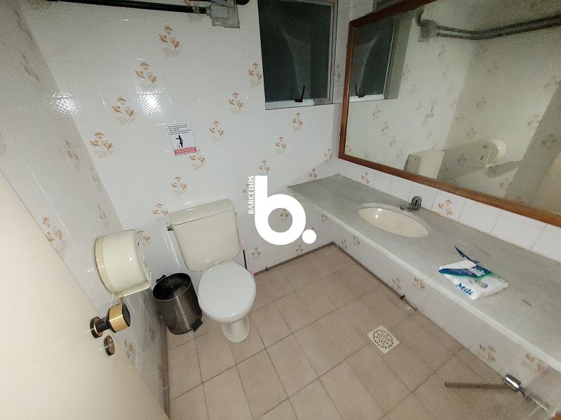 Conjunto com 2 banheiros e 300m² à venda no bairro Centro, Porto Alegre