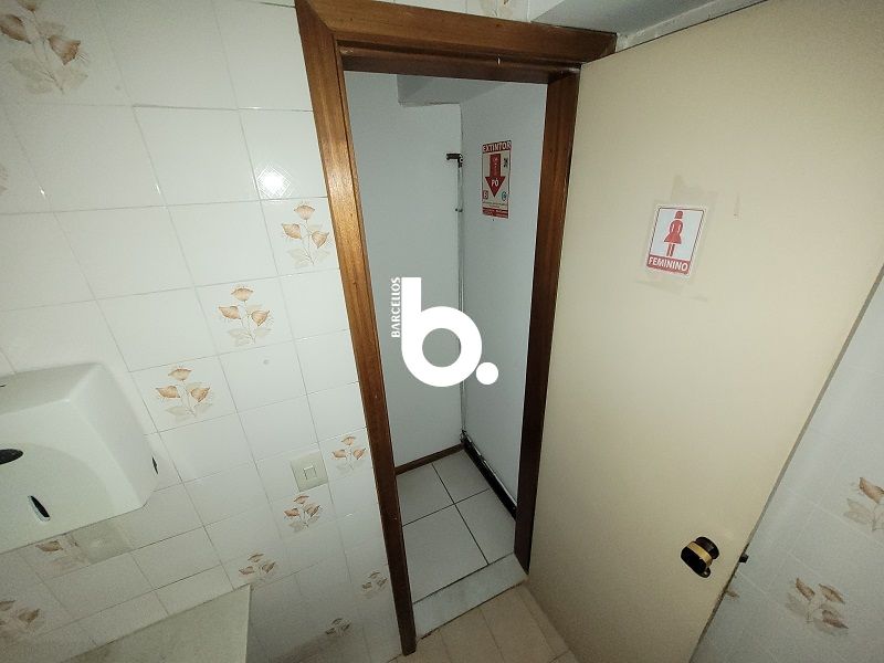 Conjunto com 2 banheiros e 300m² à venda no bairro Centro, Porto Alegre