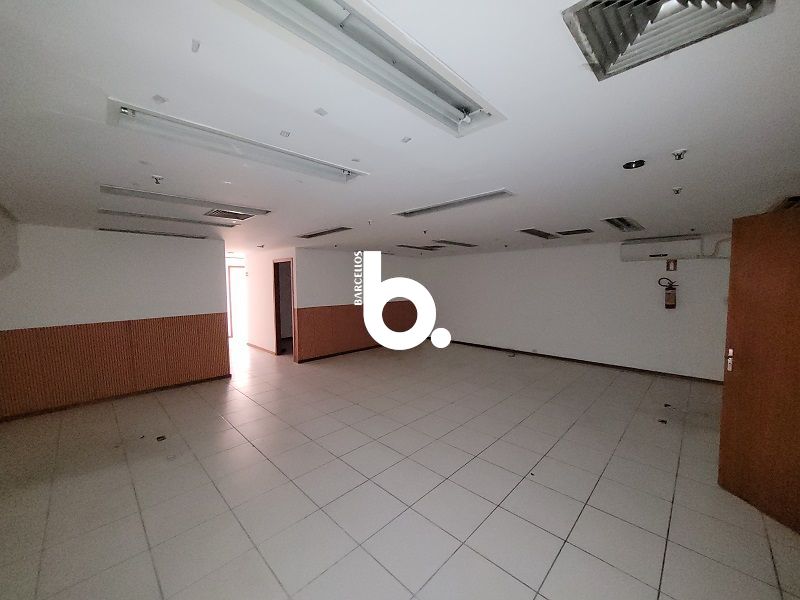 Conjunto com 2 banheiros e 300m² à venda no bairro Centro, Porto Alegre