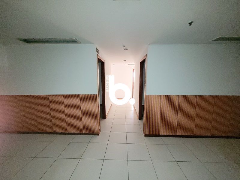 Conjunto com 2 banheiros e 300m² à venda no bairro Centro, Porto Alegre