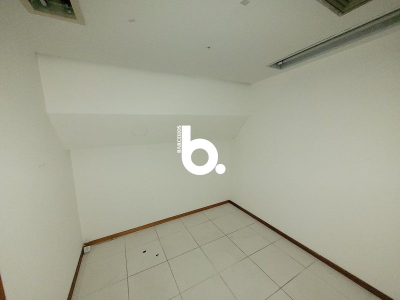 Conjunto com 2 banheiros e 300m² à venda no bairro Centro, Porto Alegre