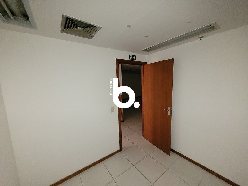 Conjunto com 2 banheiros e 300m² à venda no bairro Centro, Porto Alegre