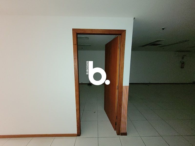 Conjunto com 2 banheiros e 300m² à venda no bairro Centro, Porto Alegre