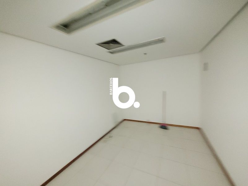 Conjunto com 2 banheiros e 300m² à venda no bairro Centro, Porto Alegre