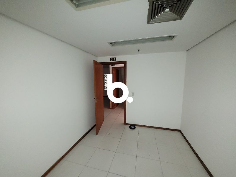 Conjunto com 2 banheiros e 300m² à venda no bairro Centro, Porto Alegre