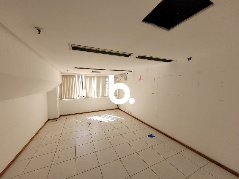 Conjunto com 2 banheiros e 300m² à venda no bairro Centro, Porto Alegre