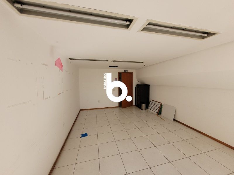 Conjunto com 2 banheiros e 300m² à venda no bairro Centro, Porto Alegre