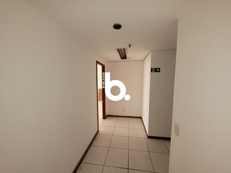 Conjunto com 2 banheiros e 300m² à venda no bairro Centro, Porto Alegre