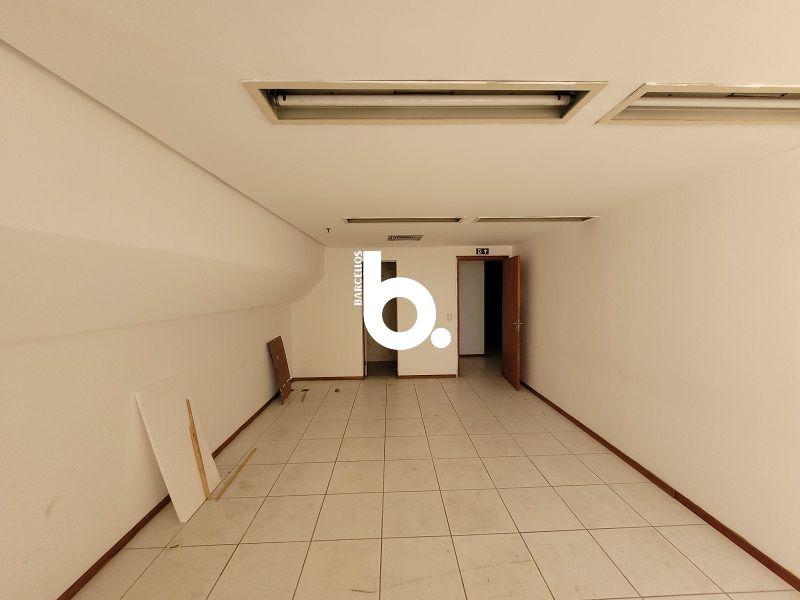 Conjunto com 2 banheiros e 300m² à venda no bairro Centro, Porto Alegre