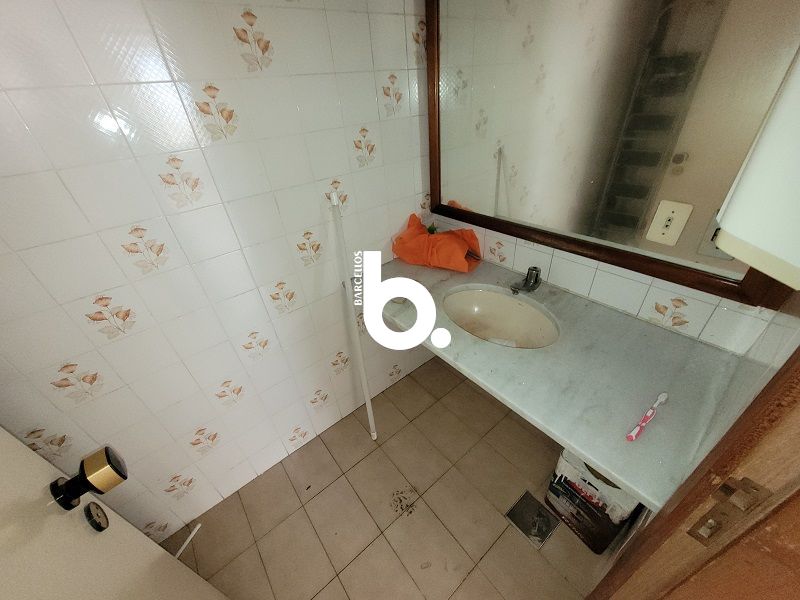 Conjunto com 2 banheiros e 300m² à venda no bairro Centro, Porto Alegre