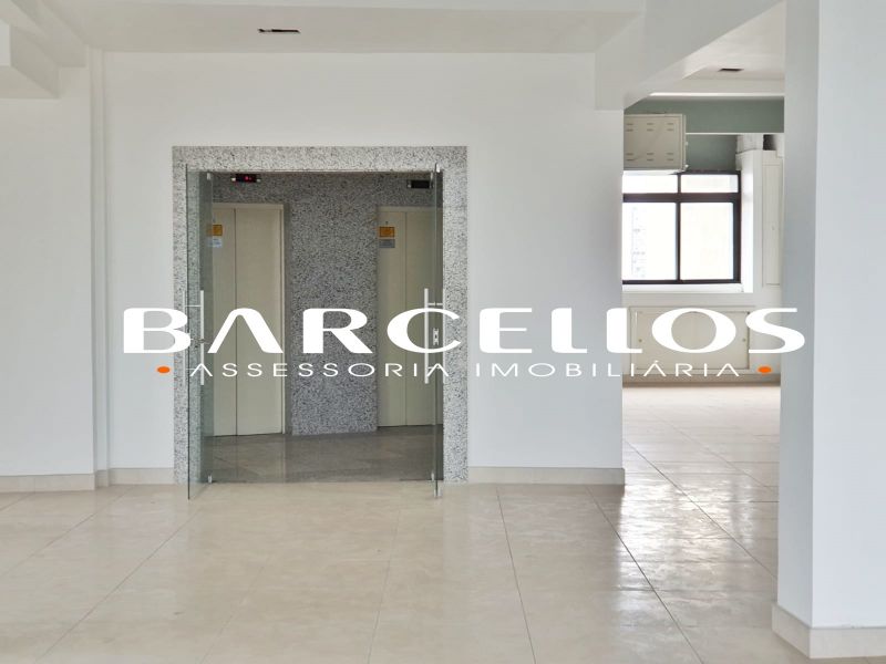 Conjunto com 2 banheiros e 120m² para alugar no bairro Centro Historico, Porto Alegre