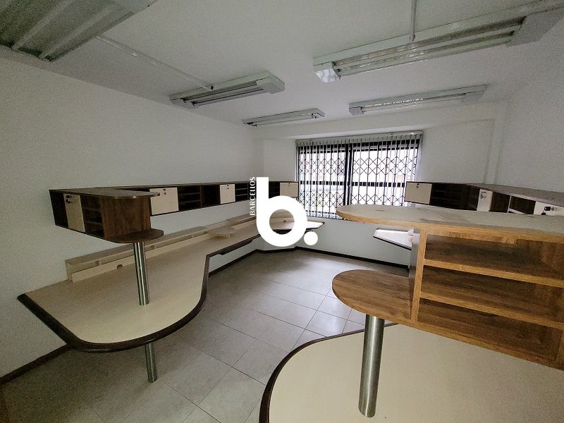Sala com 1 quarto, 1 banheiro e 29m² para alugar no bairro Centro Historico, Porto Alegre