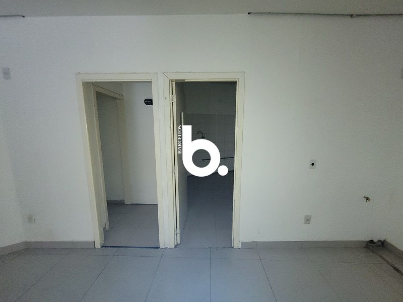 LOJA TERREA DE FRENTE QUASE ESQUINA SR DOS PASSOS