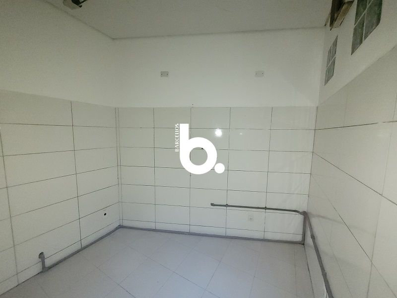 LOJA TERREA DE FRENTE QUASE ESQUINA SR DOS PASSOS