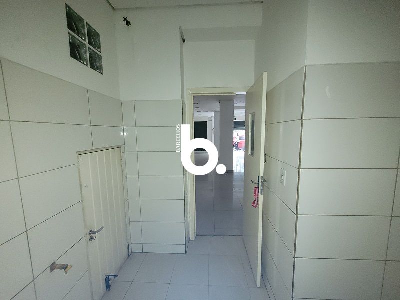 LOJA TERREA DE FRENTE QUASE ESQUINA SR DOS PASSOS