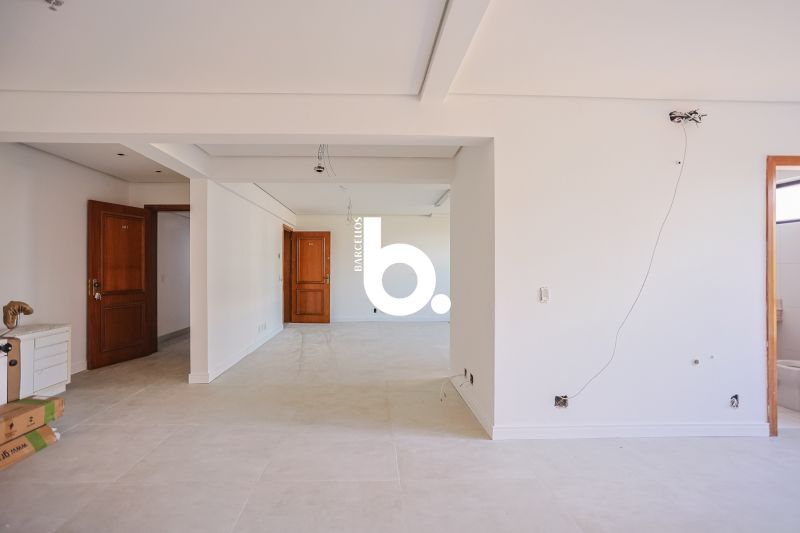 Sala com 2 banheiros e 100m² para alugar no bairro Auxiliadora, Porto Alegre