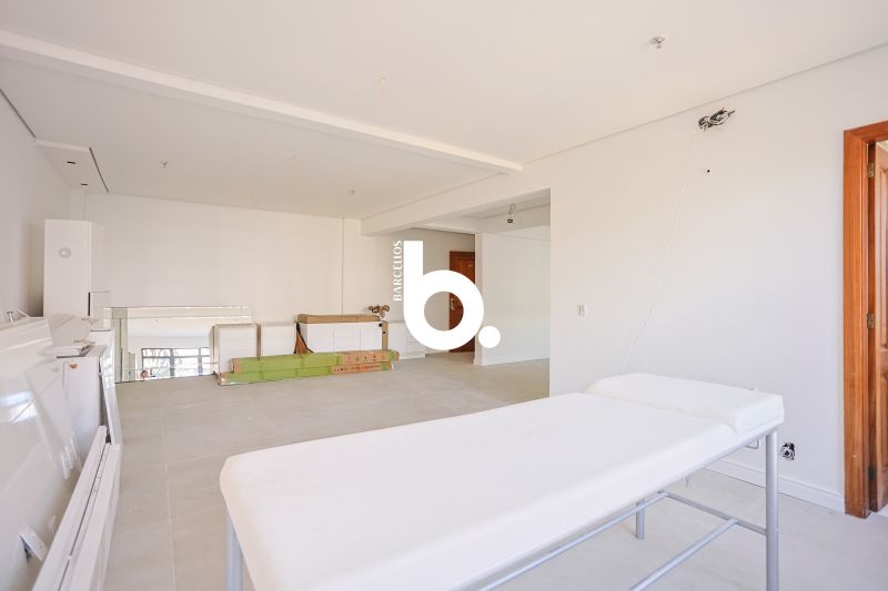 Sala com 2 banheiros e 100m² para alugar no bairro Auxiliadora, Porto Alegre