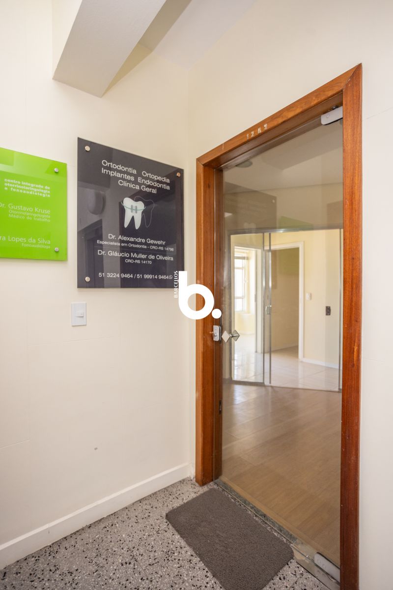 Sala com 2 banheiros e 45m² para alugar no bairro Centro Historico, Porto Alegre