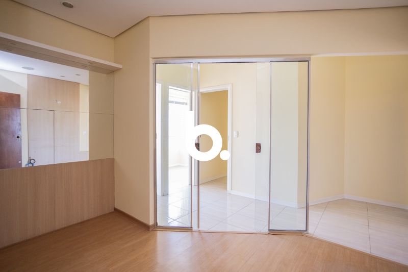 Sala com 2 banheiros e 45m² para alugar no bairro Centro Historico, Porto Alegre