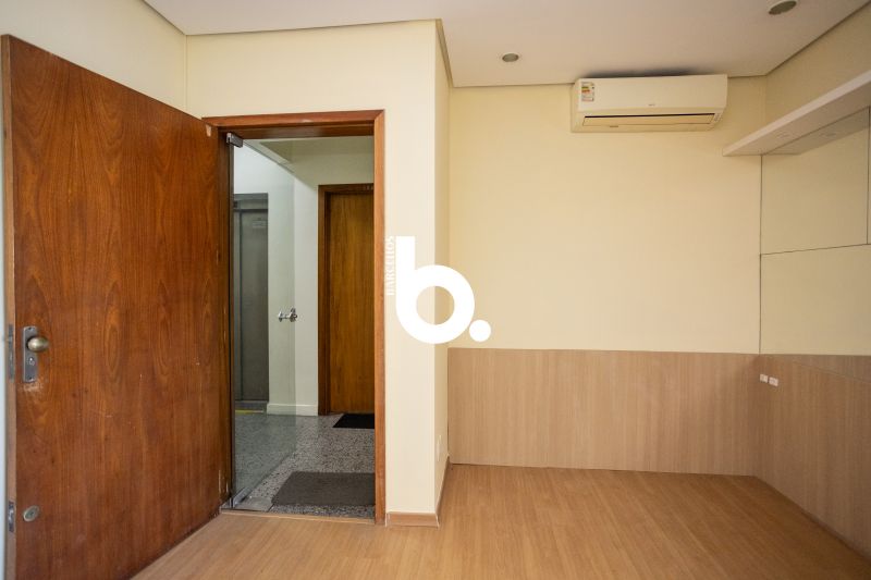 Sala com 2 banheiros e 45m² para alugar no bairro Centro Historico, Porto Alegre