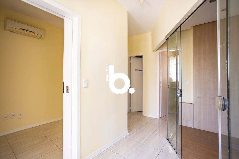 Sala com 2 banheiros e 45m² para alugar no bairro Centro Historico, Porto Alegre