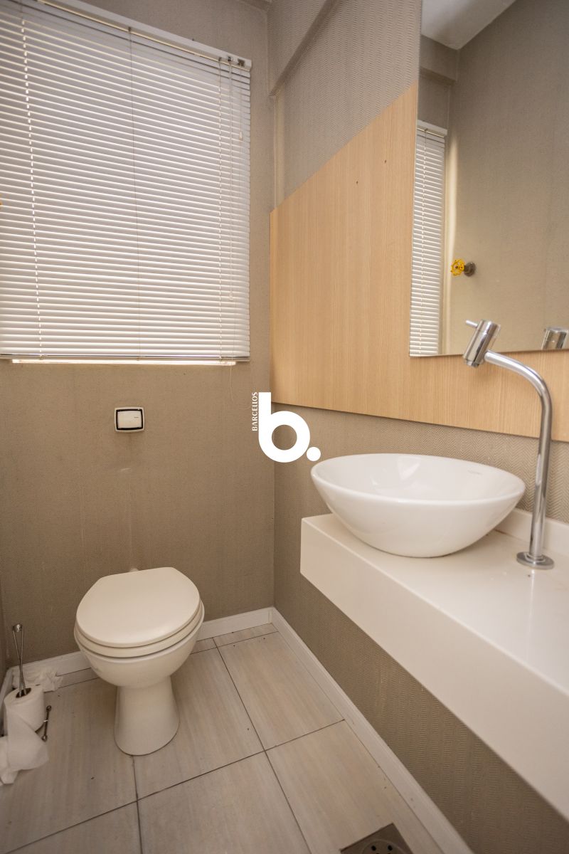Sala com 2 banheiros e 45m² para alugar no bairro Centro Historico, Porto Alegre