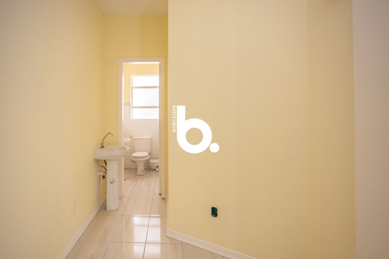 Sala com 2 banheiros e 45m² para alugar no bairro Centro Historico, Porto Alegre
