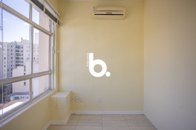 Sala com 2 banheiros e 45m² para alugar no bairro Centro Historico, Porto Alegre