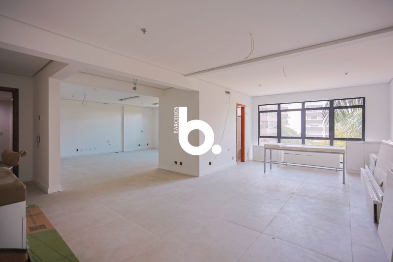 Sala com 2 banheiros e 100m² para alugar no bairro Auxiliadora, Porto Alegre