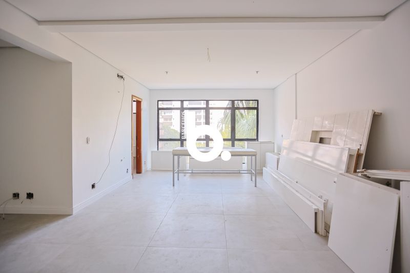Sala com 2 banheiros e 100m² para alugar no bairro Auxiliadora, Porto Alegre