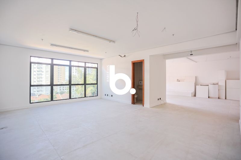 Sala com 2 banheiros e 100m² para alugar no bairro Auxiliadora, Porto Alegre