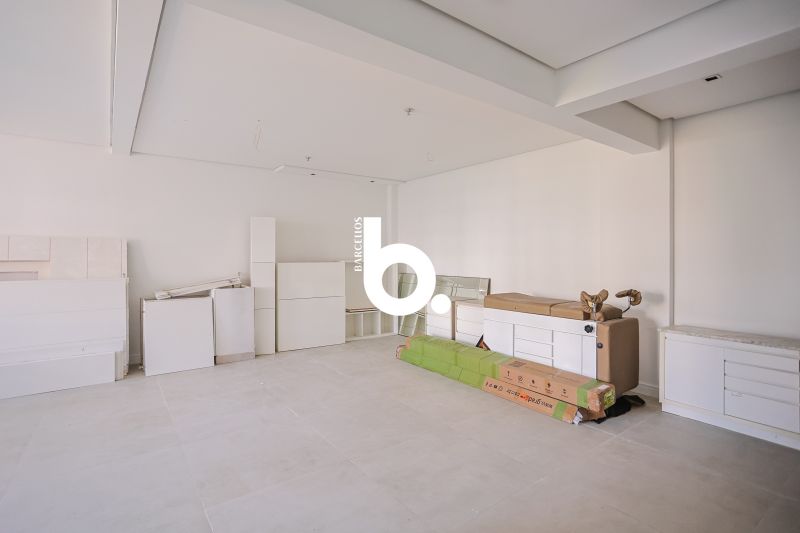 Sala com 2 banheiros e 100m² para alugar no bairro Auxiliadora, Porto Alegre