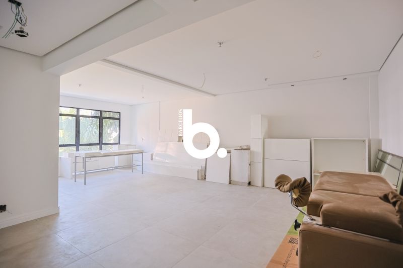 Sala com 2 banheiros e 100m² para alugar no bairro Auxiliadora, Porto Alegre