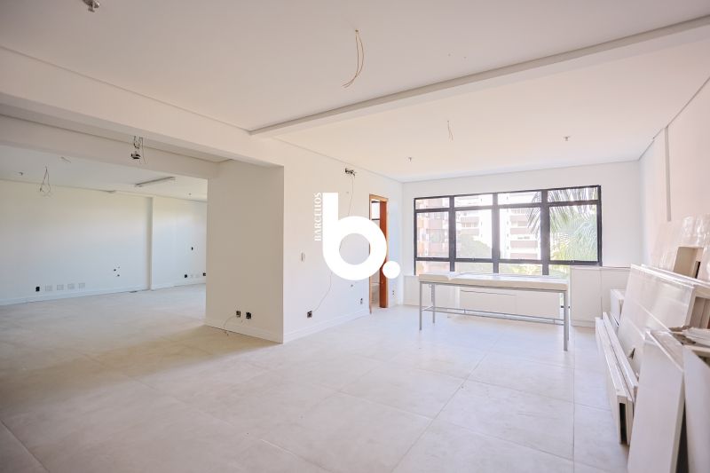 Sala com 2 banheiros e 100m² para alugar no bairro Auxiliadora, Porto Alegre