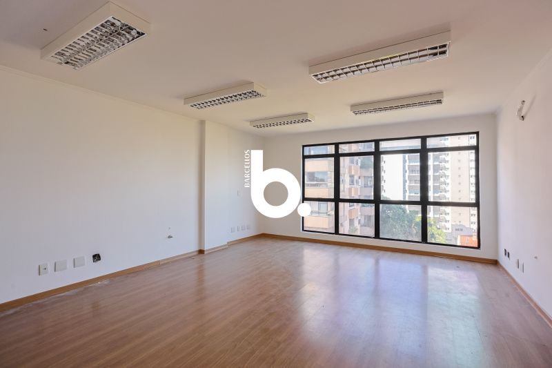 Sala com 1 banheiro e 45m² para alugar no bairro Petropolis, Porto Alegre