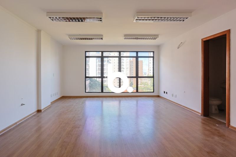 Sala com 1 banheiro e 45m² para alugar no bairro Petropolis, Porto Alegre