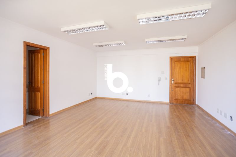 Sala com 1 banheiro e 45m² para alugar no bairro Petropolis, Porto Alegre